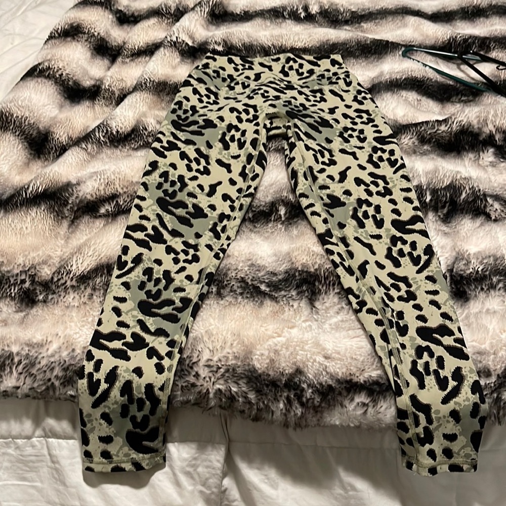 Worn once Kamo fitness legging size small